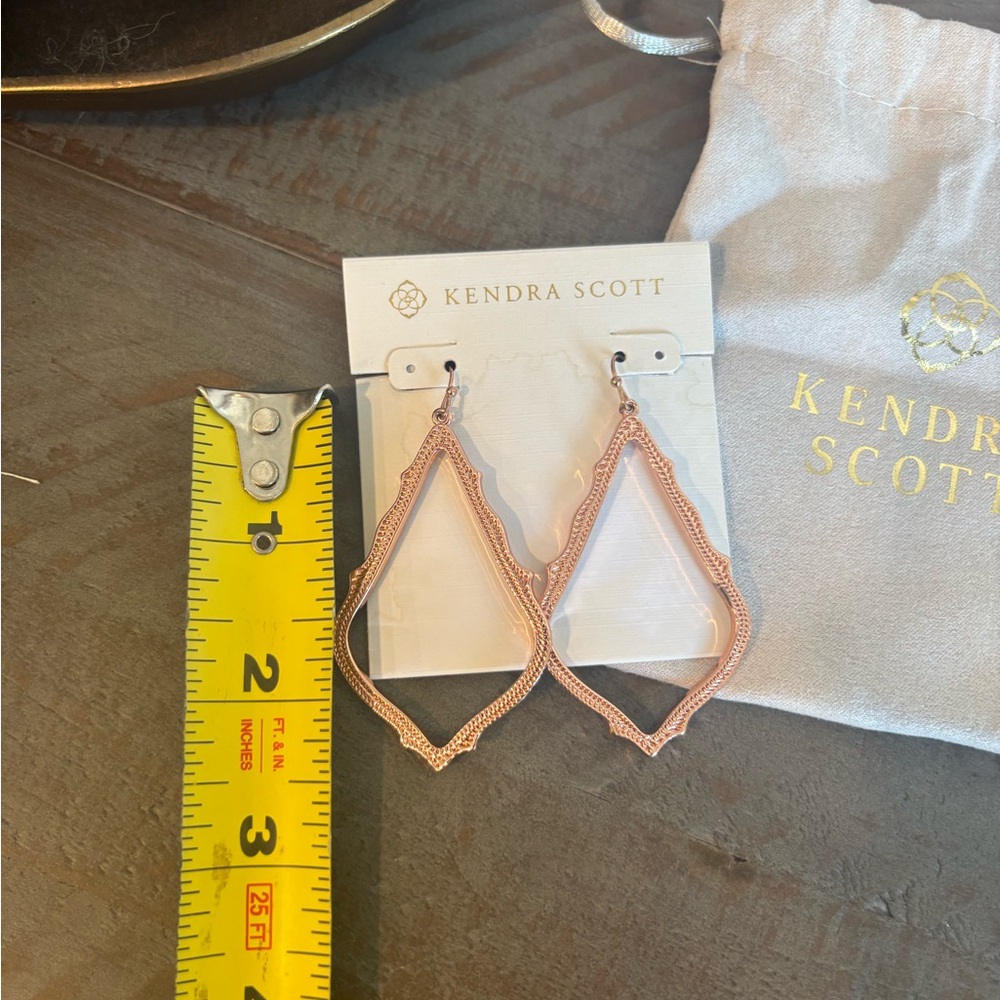 NWT Kendra Scott Rose Gold Statement Earrings - Picture 4 of 4